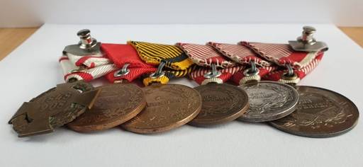 Ein Bild, das Im Haus, Nachspeise, Snack, Backwaren enthält.
Automatisch generierte Beschreibung